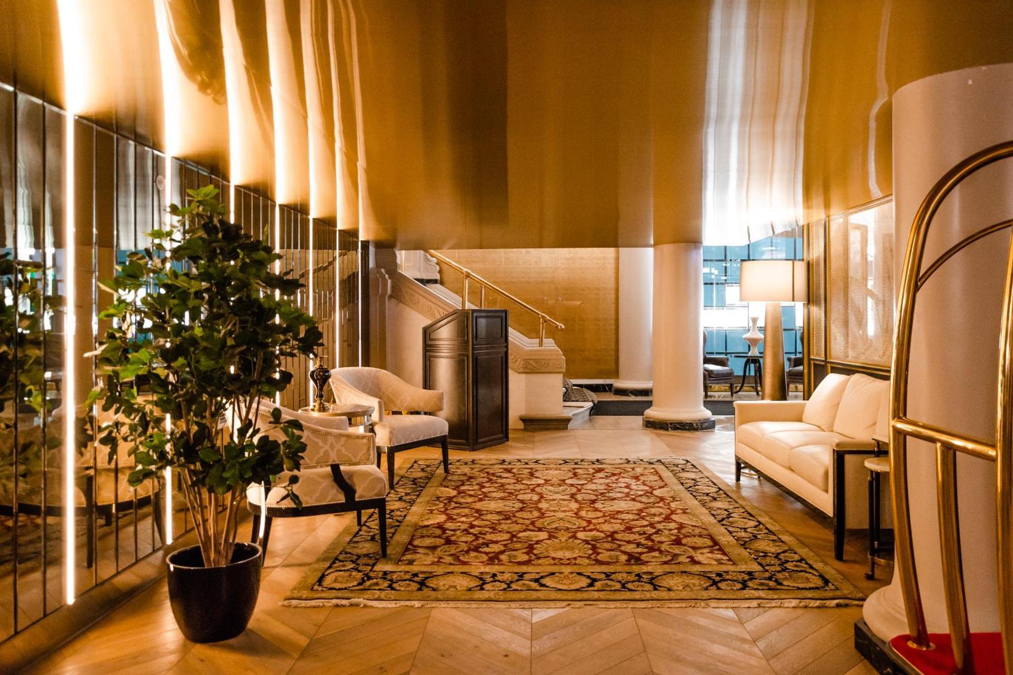 Hotel Birks Монреал Екстериор снимка The lobby of the hotel
