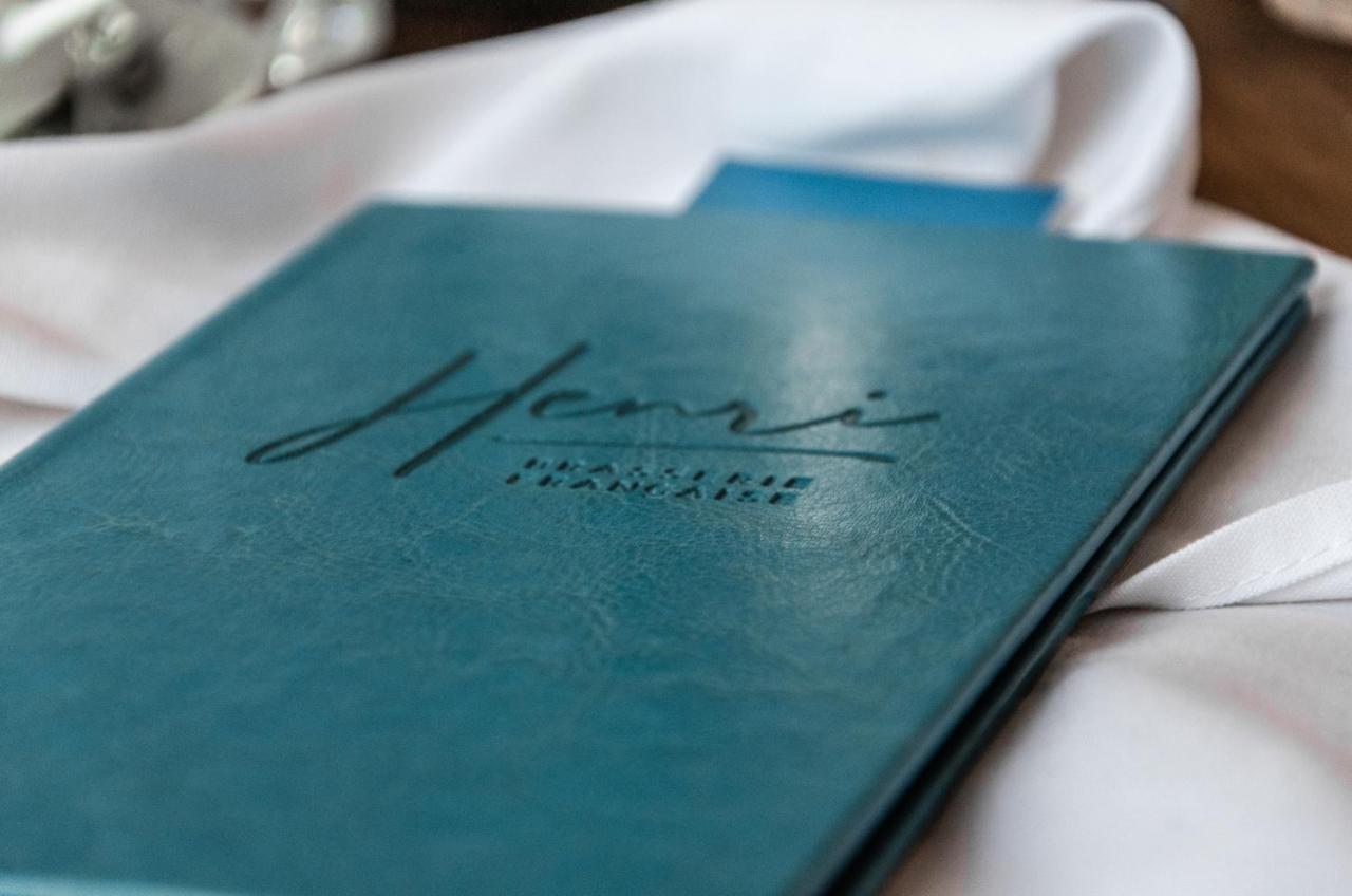 Hotel Birks Монреал Екстериор снимка Menu at the restaurant